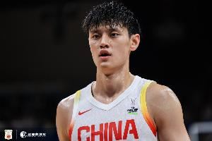 媒体人:曾凡博打好季前赛 拿到篮网双向合同的希望还是非常大的 媒体人:曾凡博打好季前赛 拿到篮网双向合同的希望还是非常大的