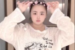 刘禹彤晒舞蹈视频:别问为什么摘眼镜 因为反光🤓 刘禹彤晒舞蹈视频:别问为什么摘眼镜 因为反光🤓