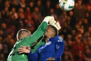 痛击队友!约根森击球时一拳挥到福法纳脸上,福法纳赛后社媒调侃 痛击队友!约根森击球时一拳挥到福法纳脸上,福法纳赛后社媒调侃