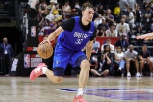 贝弗利谈弗拉格:对一个从未打过NBA的人来说 排第52太TM高了 贝弗利谈弗拉格:对一个从未打过NBA的人来说 排第52太TM高了