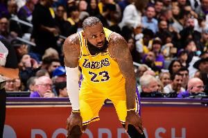 23年头一遭!本赛季是詹姆斯生涯首次背负“打完就到期”的合同 23年头一遭!本赛季是詹姆斯生涯首次背负“打完就到期”的合同