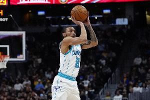 生涯三分命中率37%!Scotto:黄蜂将裁掉后卫小尼克-史密斯 生涯三分命中率37%!Scotto:黄蜂将裁掉后卫小尼克-史密斯