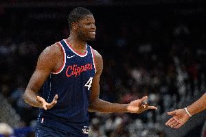 生涯场均6.8分5.4板!Scotto:爵士和18年6号秀班巴达成签约协议 生涯场均6.8分5.4板!Scotto:爵士和18年6号秀班巴达成签约协议