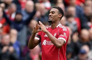 BBC:利物浦中卫选择极其有限,如有必要赫拉芬贝赫可能回撤 BBC:利物浦中卫选择极其有限,如有必要赫拉芬贝赫可能回撤