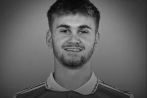 悲剧!前阿森纳青训球员比赛中头部遭撞击受伤去世,年仅21岁 悲剧!前阿森纳青训球员比赛中头部遭撞击受伤去世,年仅21岁