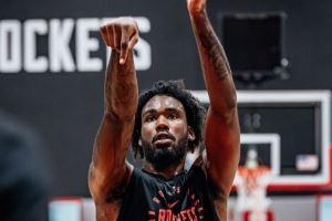 合同年&上赛季场均12+6!火箭官方晒伊森今日训练照 合同年&上赛季场均12+6!火箭官方晒伊森今日训练照