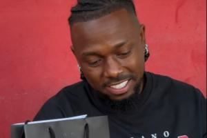 脸胖了一圈😱32岁国足归化费南多晒视频,拿下iPhone17 promax 脸胖了一圈😱32岁国足归化费南多晒视频,拿下iPhone17 promax