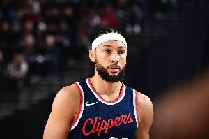 平森:西蒙斯做出了一系列愚蠢的决策 放弃上篮&连个三分都不敢投 平森:西蒙斯做出了一系列愚蠢的决策 放弃上篮&连个三分都不敢投