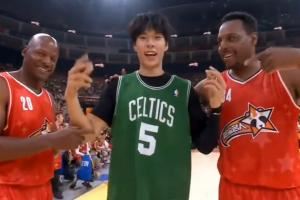 吴勇豪身穿加内特球衣和皮尔斯&雷阿伦合照致敬绿军三巨头 吴勇豪身穿加内特球衣和皮尔斯&雷阿伦合照致敬绿军三巨头