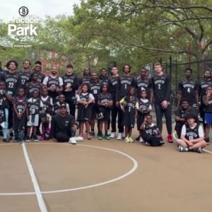 接力棒!曾凡博随篮网参加公园公开训练活动 去年崔永熙也曾参与 接力棒!曾凡博随篮网参加公园公开训练活动 去年崔永熙也曾参与