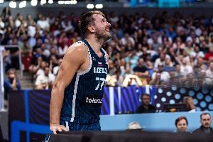 国家队队友:东契奇渴望胜利会把每件事做到极致 我们尽全力帮他 国家队队友:东契奇渴望胜利会把每件事做到极致 我们尽全力帮他