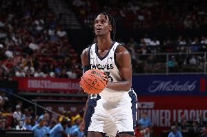 森林狼公布莱昂纳德-米勒伤情:训练中右手小拇指割伤 两周后复查 森林狼公布莱昂纳德-米勒伤情:训练中右手小拇指割伤 两周后复查