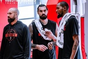 火箭官方晒训练照:杜兰特亚当斯互动 申京阿门在列 奥科吉太壮了 火箭官方晒训练照:杜兰特亚当斯互动 申京阿门在列 奥科吉太壮了