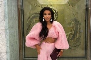 嫂子真美!知名主持人、前NBA球员肯尼-史密斯求婚成功! 嫂子真美!知名主持人、前NBA球员肯尼-史密斯求婚成功!