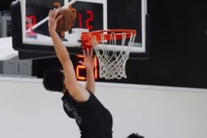 抵达美国!龙狮NBA季前赛备战首场训练赛 寻找状态激发潜能中 抵达美国!龙狮NBA季前赛备战首场训练赛 寻找状态激发潜能中