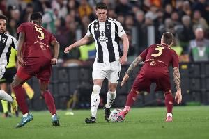 意媒:比利亚雷亚尔今夏曾有意引进弗拉霍维奇,但他本人拒绝了 意媒:比利亚雷亚尔今夏曾有意引进弗拉霍维奇,但他本人拒绝了