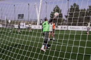 技惊四座💥琼阿梅尼训练中侧身勾射破门 技惊四座💥琼阿梅尼训练中侧身勾射破门