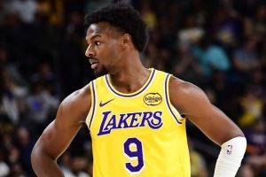 频繁造杀伤!布朗尼上半场2投0中 但罚球6中5拿到5分 频繁造杀伤!布朗尼上半场2投0中 但罚球6中5拿到5分