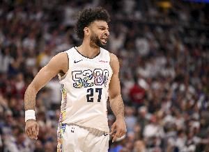 穆雷:瓦兰被低估了 他篮下表现稳定身体对抗极强会成为对手麻烦 穆雷:瓦兰被低估了 他篮下表现稳定身体对抗极强会成为对手麻烦