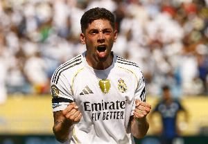 阿斯:战黄潜巴尔韦德再次出任右后卫,他在攻防两端表现都很出色 阿斯:战黄潜巴尔韦德再次出任右后卫,他在攻防两端表现都很出色