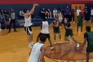 外线稳定!博主晒张博源美高比赛集锦:三分10中4砍16+5助队险胜 外线稳定!博主晒张博源美高比赛集锦:三分10中4砍16+5助队险胜