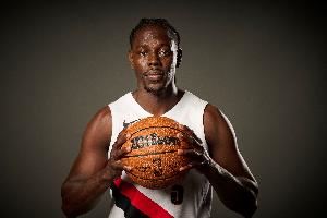 还得是老将!霍勒迪和杨瀚森挡拆 面对克林根欧洲杯左手抛投绝杀 还得是老将!霍勒迪和杨瀚森挡拆 面对克林根欧洲杯左手抛投绝杀