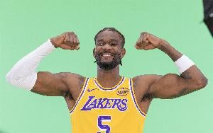 雷迪克:会赋予艾顿重要的防守任务 他曾是总决赛球队的防守核心 雷迪克:会赋予艾顿重要的防守任务 他曾是总决赛球队的防守核心