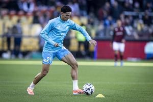 邮报:马赛后卫阿格德在机场遭到球迷袭击,差点被扇脸 邮报:马赛后卫阿格德在机场遭到球迷袭击,差点被扇脸