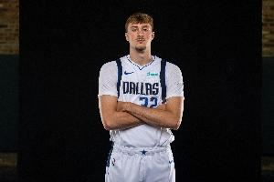 进攻还要找感觉!弗拉格首节2中0未得分 贡献3板2助1帽 进攻还要找感觉!弗拉格首节2中0未得分 贡献3板2助1帽