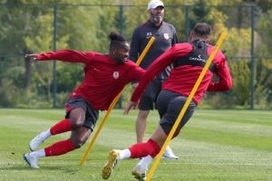 长春亚泰全体将士结束为期9天国庆长假,全力备战最后4轮保级决战 长春亚泰全体将士结束为期9天国庆长假,全力备战最后4轮保级决战