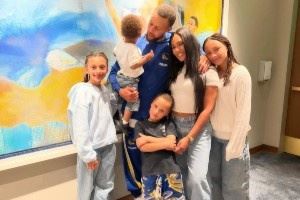 幸福的一家!库嫂晒照狂撒狗粮 全家6口甜蜜出镜! 幸福的一家!库嫂晒照狂撒狗粮 全家6口甜蜜出镜!