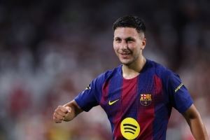 巴德吉:弗里克就像朋友像父亲 我是十号位但可以踢任何位置 巴德吉:弗里克就像朋友像父亲 我是十号位但可以踢任何位置