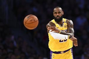 A-史密斯:詹姆斯现在只剩下博眼球了吗?争冠的底气和目标呢? A-史密斯:詹姆斯现在只剩下博眼球了吗?争冠的底气和目标呢?