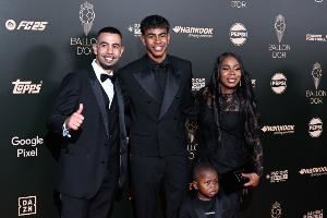 又来了😅亚马尔父亲社媒:我生来是为了死 而不是为了给人当狗 又来了😅亚马尔父亲社媒:我生来是为了死 而不是为了给人当狗