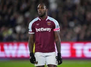 BBC:安东尼奥目前在布伦特福德进行训练,但不意味后者与其签约 BBC:安东尼奥目前在布伦特福德进行训练,但不意味后者与其签约