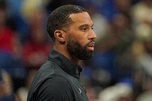 黄蜂主帅:为核心搭配辅助阵容很重要 后续我们还会做出调整 黄蜂主帅:为核心搭配辅助阵容很重要 后续我们还会做出调整