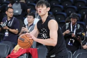 媒体人:其他球员也想表现 曾凡博没有出手机会在意料之中 媒体人:其他球员也想表现 曾凡博没有出手机会在意料之中