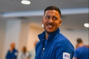 💙阿扎尔已经抵达切尔西基地,准备参加与利物浦的传奇赛 💙阿扎尔已经抵达切尔西基地,准备参加与利物浦的传奇赛