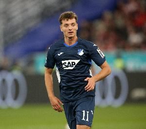 身价800万欧!西媒:巴萨有意23岁前锋阿斯拉尼,本赛季7场5球2助 身价800万欧!西媒:巴萨有意23岁前锋阿斯拉尼,本赛季7场5球2助