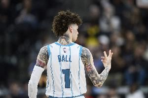 正负值+15!三球首节出战8分钟 三分3中2砍下6分3助攻1盖帽 正负值+15!三球首节出战8分钟 三分3中2砍下6分3助攻1盖帽