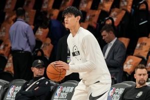 不在今晚计划内!篮网本场共有15人出场 曾凡博未获机会 不在今晚计划内!篮网本场共有15人出场 曾凡博未获机会