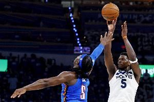 华子:找到中投甜点位&迎着防守干拔得分 这是乔丹教我最棒的东西 华子:找到中投甜点位&迎着防守干拔得分 这是乔丹教我最棒的东西