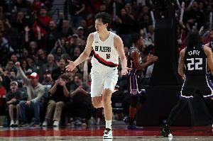 每场都有进步!杨瀚森半场4投2中得4分 6板创新高 1犯规&没有失误 每场都有进步!杨瀚森半场4投2中得4分 6板创新高 1犯规&没有失误