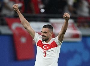 德米拉尔:希望土耳其能参加世界杯,感谢恰尔汗奥卢的精准助攻 德米拉尔:希望土耳其能参加世界杯,感谢恰尔汗奥卢的精准助攻