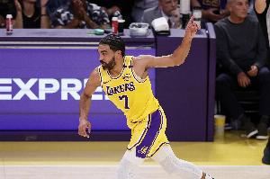 我要打10个!文森特首节三分7中5爆砍18分 得分占全队一半! 我要打10个!文森特首节三分7中5爆砍18分 得分占全队一半!