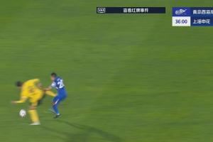 暴力动作!孙捷亮鞋底蹬踹于汉超染黄,主裁看VAR后改判红牌! 暴力动作!孙捷亮鞋底蹬踹于汉超染黄,主裁看VAR后改判红牌!