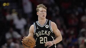 场均7.4分2.4板1.5助!雄鹿官方:与后卫AJ-格林达成多年续约协议 场均7.4分2.4板1.5助!雄鹿官方:与后卫AJ-格林达成多年续约协议