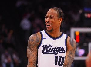 队记:蒙克和德罗赞因伤缺战湖人 威少也无缘战旧主 队记:蒙克和德罗赞因伤缺战湖人 威少也无缘战旧主