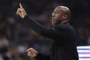 迈克-布朗谈裁员:每个人都配得上留队 会和管理层商议做决定 迈克-布朗谈裁员:每个人都配得上留队 会和管理层商议做决定