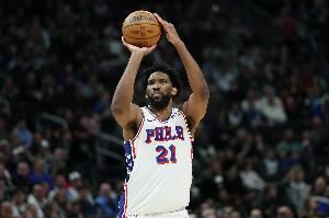 芬奇:对位恩比德时要避免犯规 没人想看全是罚球的比赛 芬奇:对位恩比德时要避免犯规 没人想看全是罚球的比赛